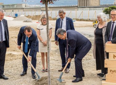 Pose de la première pierre du futur siège social de NTN Europe